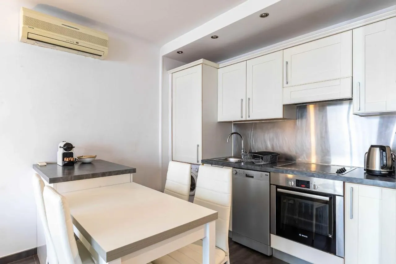 Beautiful Apartment With Balcony - Center Κάννες